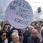 Miles de personas se concentran ante la cena del PP europeo por su «complicidad» con Mazón