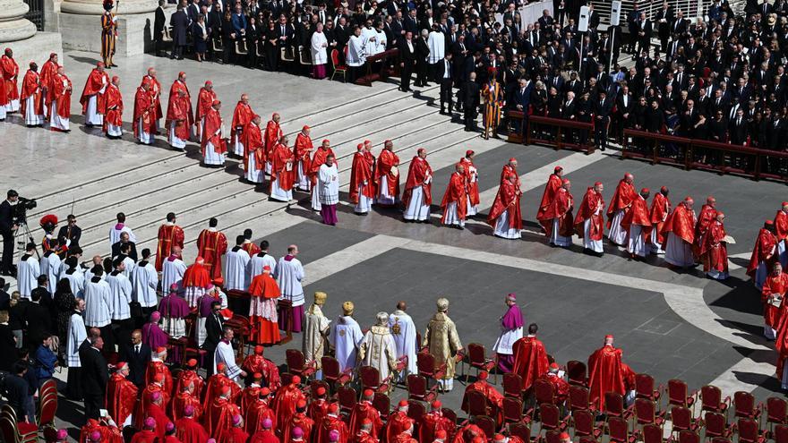 La homilía del funeral: el Papa «no cesó de implorar la paz» y ocuparse «de los últimos»