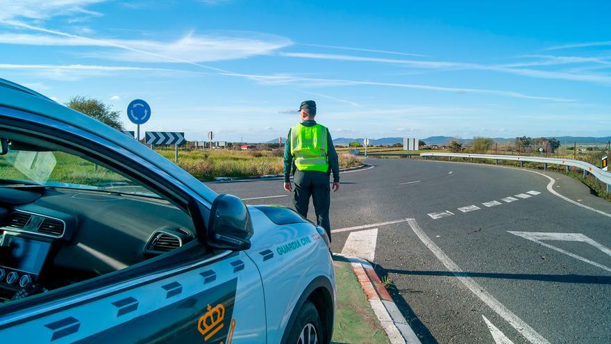 La Guardia civil se pone muy seria y ya para por la ‘galleta’ del coche: el artilugio que muchos llevan en el maletero