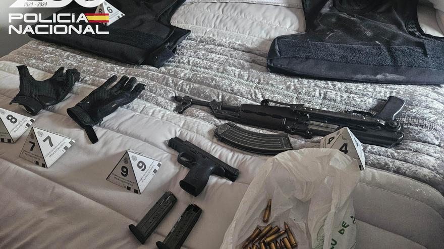 Operación en las Tres Mil Viviendas: incautan 1.200 plantas de marihuana y un fusil Kalashnikov