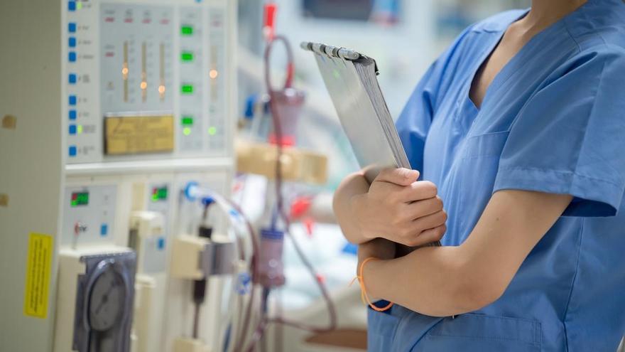 Los pediatras alertan de que en algunos hospitales la atención de niños en UCI está a cargo de especialistas en adultos