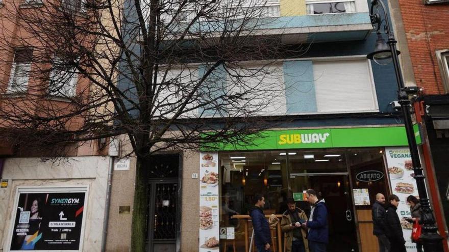 Los vecinos alaban el freno a los pisos turísticos, pero urgen inspecciones