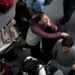 Viajeros en la estación de Atocha después del apagón eléctrico del día 28