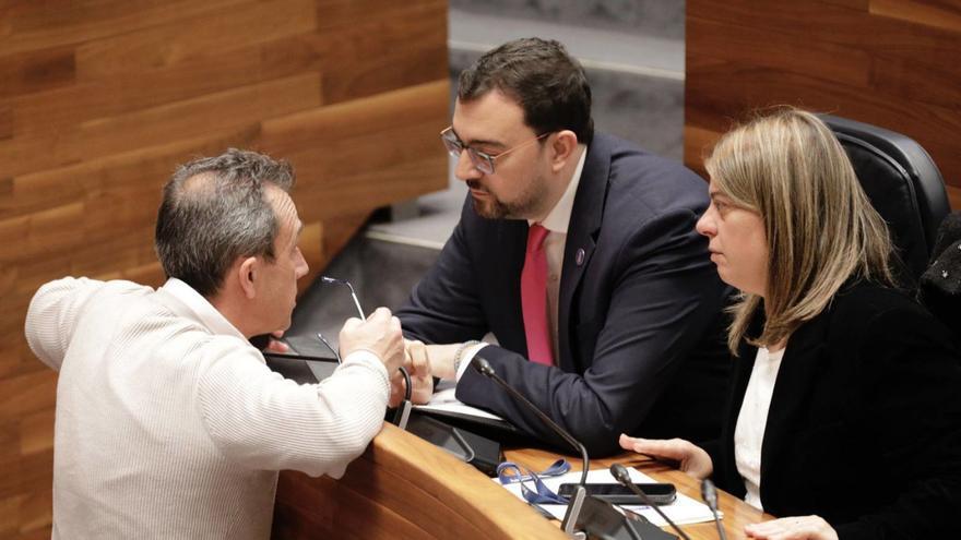 Barbón negocia con sus socios de IU la bajada del IRPF para «beneficiar a las clases medias y trabajadoras»