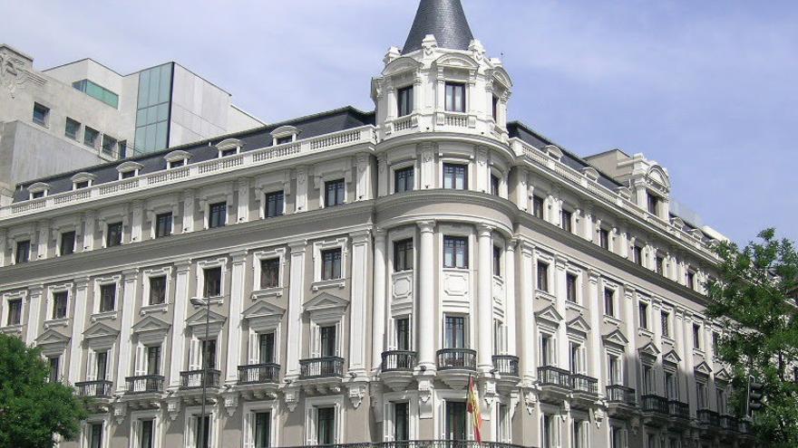 La CNMC consulta a más de 20 bancos y cerca de 20 patronales sobre los compromisos del BBVA para comprar el Sabadell