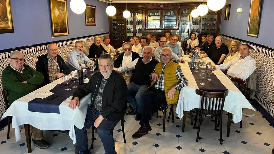 Los hosteleros asturianos dicen adiós a Casa Emburria: «Fue una reunión entrañable»