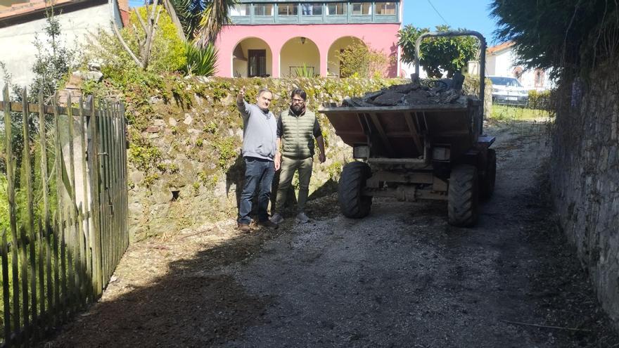 Llanes inicia los trabajos de pavimentación en Naves