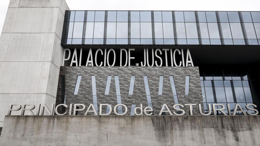 Condenado por robar a punta de jeringuilla una llavero de plata del Real Madrid
