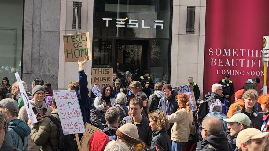 Los ‘anti-Tesla’ alemanes o el activismo que vio venir a Elon Musk y su deriva ultra