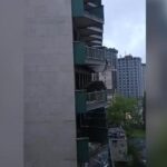 Nadie para el saqueo del viejo HUCA: así vuelan ahora todo tipo de materiales por las ventanas de Silicosis