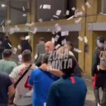 Alta tensión en el Sevilla: gritos, insultos y billetes falsos hacia los jugadores
