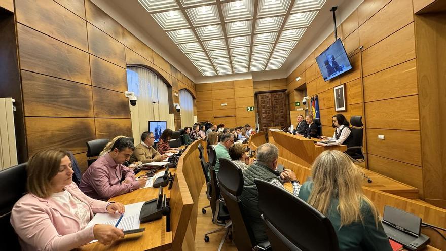 El Pleno de Siero da luz verde a la modificación de asignaciones a los grupos políticos