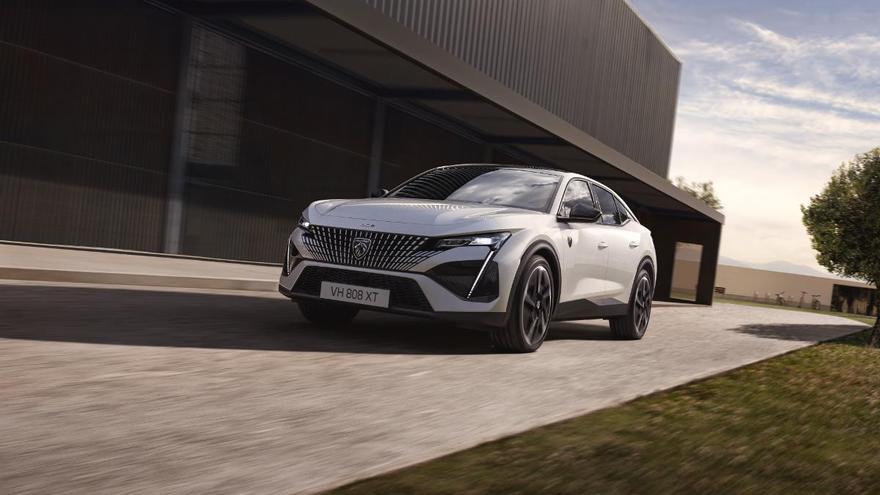 Peugeot E-408: un fastback con autonomía para el día a día