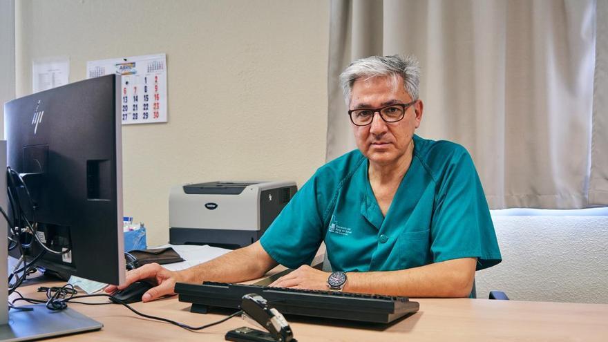 Juan Antonio Riesco, neumólogo: «La vuelta de Champix supone un alivio para muchos fumadores»