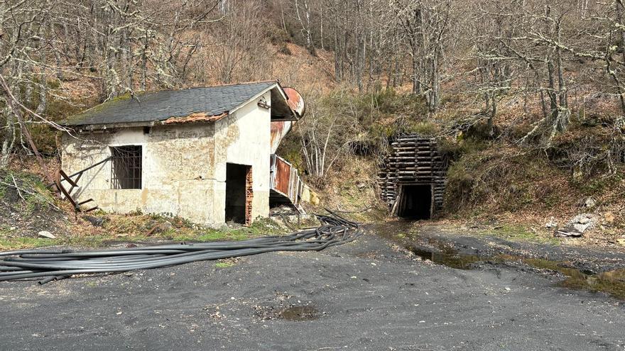 Así es la entrada «clandestina» a la mina de Cerredo en la que fallecieron cinco personas