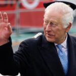Carlos III dice que sufrir cáncer es «a veces aterrador» en un mensaje sobre su dolencia