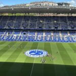 EN DIRECTO: Comienza a rodar el balón en el Tartiere tras el minuto de silencio en honor al Papa Francisco