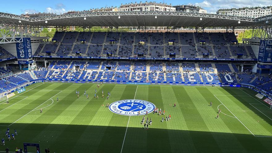 EN DIRECTO: Comienza a rodar el balón en el Tartiere tras el minuto de silencio en honor al Papa Francisco