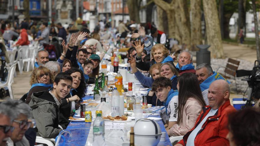 Avilés prepara los manteles con la vista puesta en el cielo