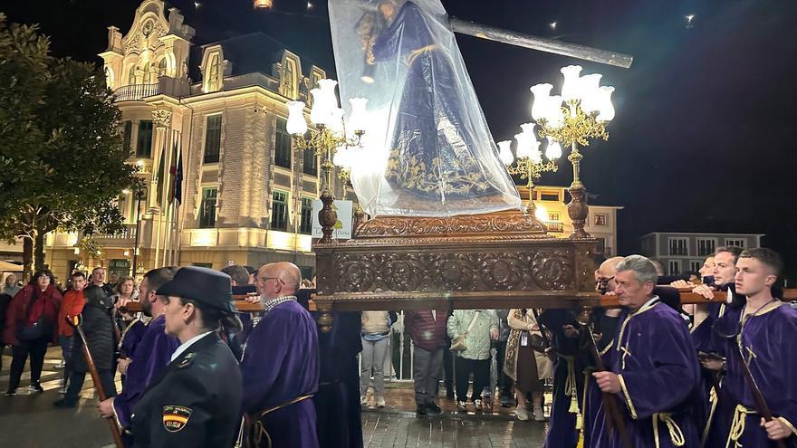 EN IMÁGENES | La envolvente procesión del Nazareno en Luarca