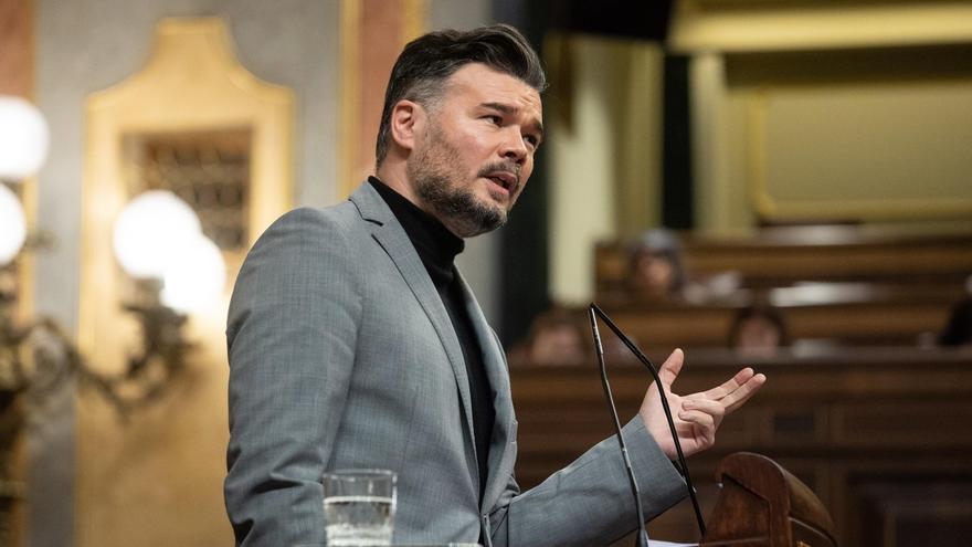 Rufián afea al Gobierno que reivindique al Papa «pacifista» a la vez que aumenta el gasto militar: «Sánchez en estado puro»