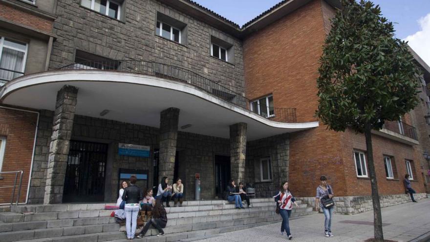 El joven que se coló el pasado febrero en la Facultad de Educación y que manoseó a dos alumnas se enfrenta a seis meses de cárcel