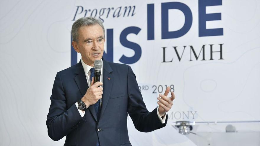 El fondo del dueño de Louis Vuitton irrumpe en el inmobiliario español con la compra de un centro comercial