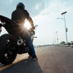 ¿Cómo se frena en una moto? Estas son las claves para una conducción segura y eficiente