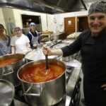 La Cocina Económica de Oviedo reparte ya 280 comidas y cenas al día