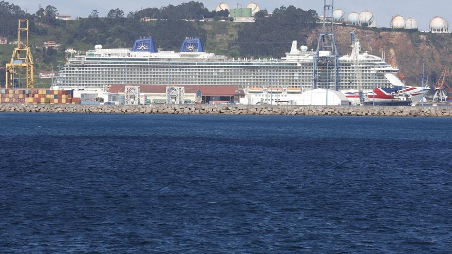 Gijón espera a más de 2.200 pasajeros a bordo del crucero «Norwegian Star»