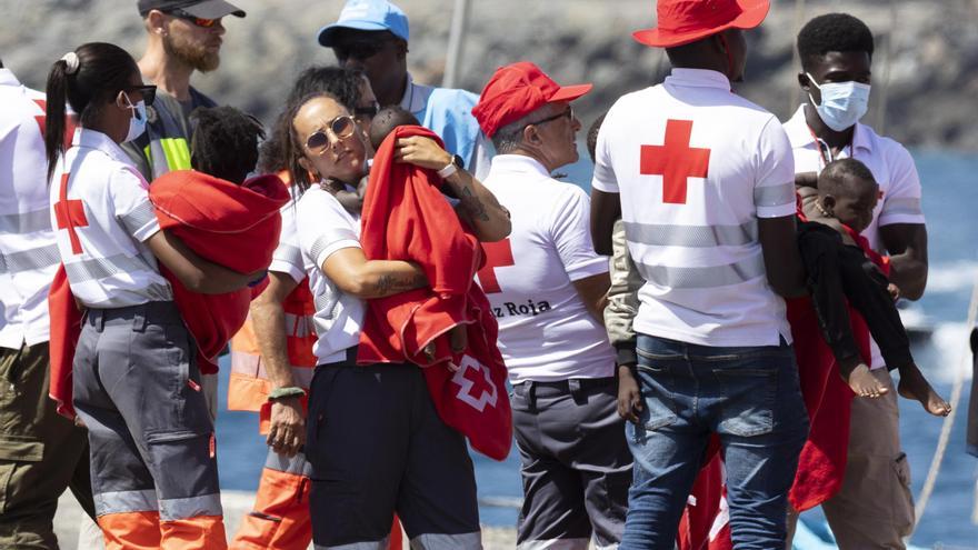 El Gobierno reúne a las comunidades para abordar el reparto de menores migrantes sin decidir las cuotas