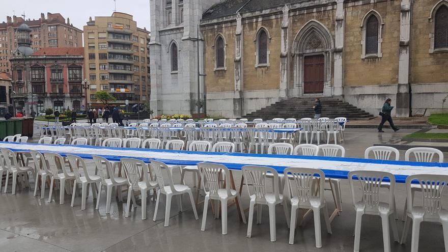 Paraguas y una toalla para la Comida en la Calle: el plan del día grande de El Bollo en Avilés
