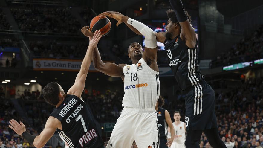 La resiliencia del Real Madrid somete al vertiginoso París y le acerca al playoff de la Euroliga