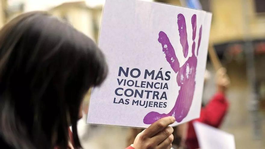 Piden prisión para un hombre que lanzó una botella de vidrio a la cara de su novia y que podría perder un ojo