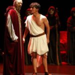 El Festival de Teatro Grecolatino congrega a casi 3.000 estudiantes en Gijón: «Una tragedia te deja una máxima en cada línea»