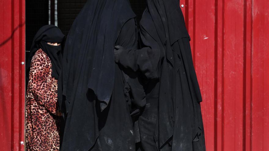 A juicio por terrorismo Yolanda y Luna, las españolas que siguieron a sus maridos hasta Siria y fueron repatriadas con 13 menores a su cargo