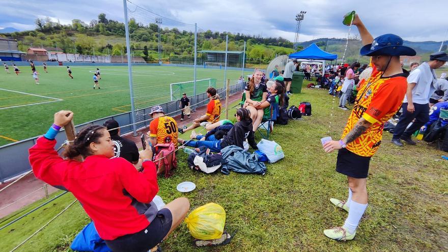 Pasión por el rugby en Grado: las imágenes de ambiente del seven que deja este viernes