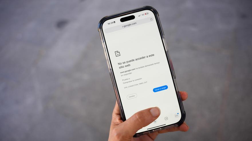 ¿Por qué los teléfonos fallaron durante el apagón y por qué el servicio se recupera a un ritmo dispar?