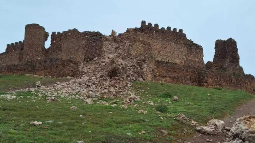Se derrumba parte del castillo de Almonacid de Toledo, símbolo de la Edad Media: «Ya advertimos de su deterioro»