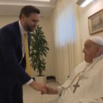 Trump despide con un escueto mensaje al Papa, que chocó especialmente con su política migratoria