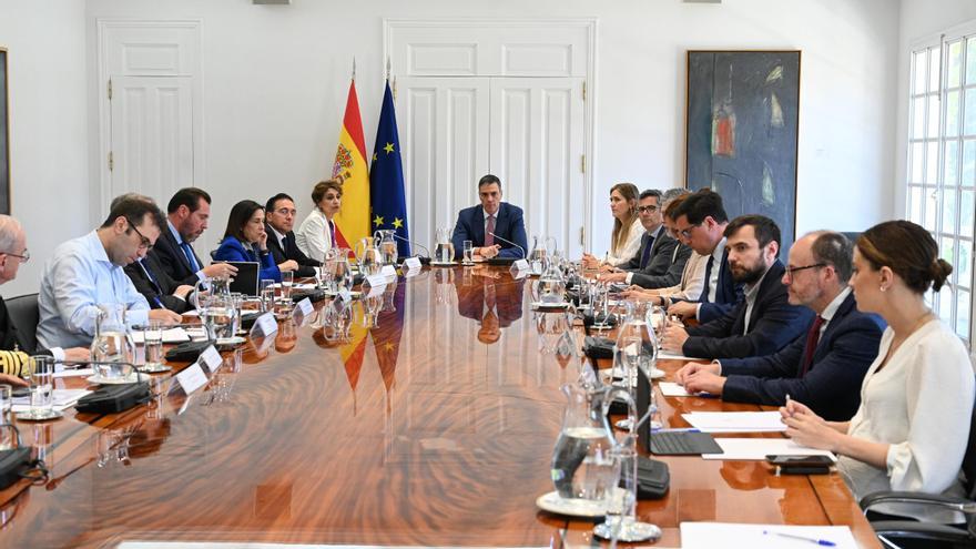 Pedro Sánchez: «No descartamos ninguna hipótesis, pero debemos centrarnos en devolver la electricidad a los hogares»