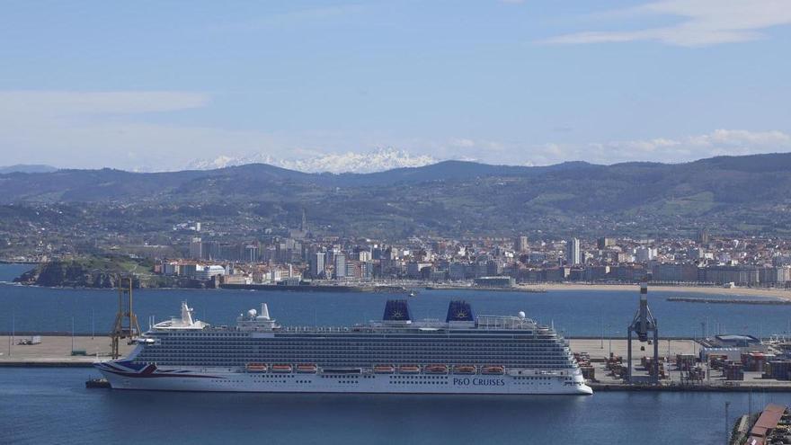 Así es el crucero que llegará mañana a Gijón con más de 4.000 pasajeros