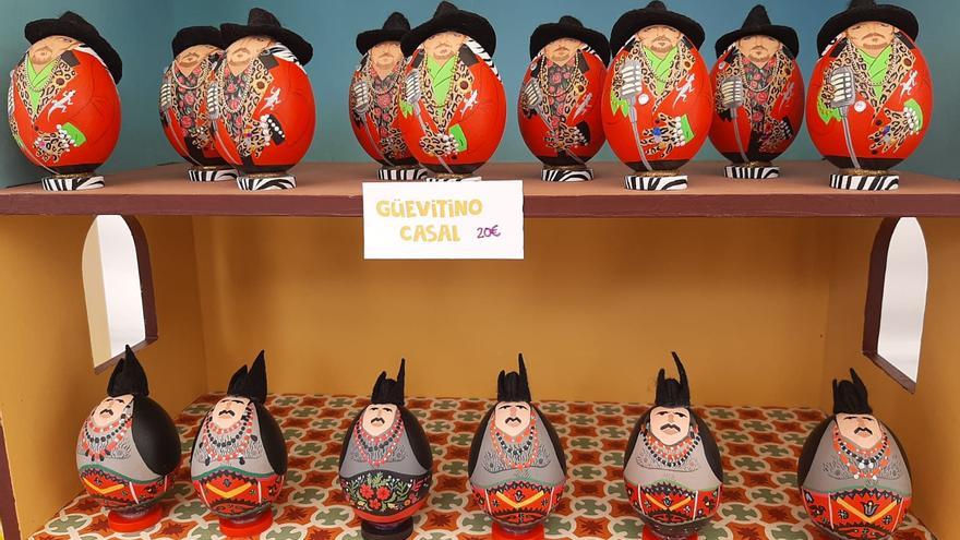 VÍDEO: Estas son las originales creaciones de Güevos Pintos en el mercado de Pola de Siero