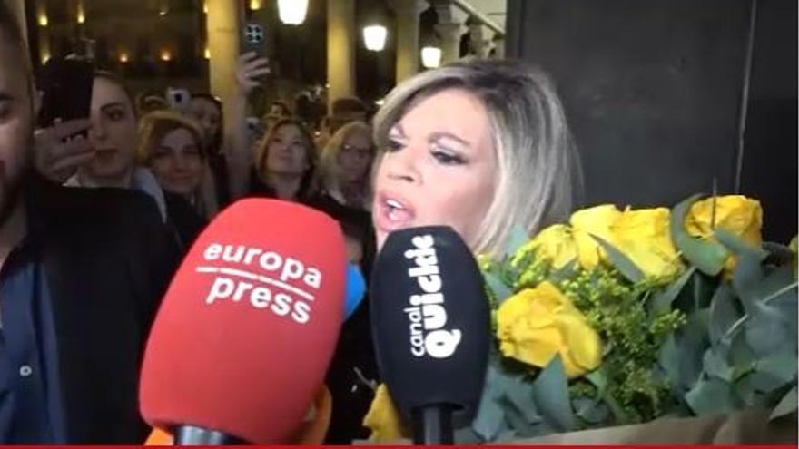 El monumental enfado de Terelu Campos a las puertas del teatro tras su debut como actriz y desvelarse su complicidad con un compañero de reparto: «César tiene su familia ¿Qué estáis diciendo?»