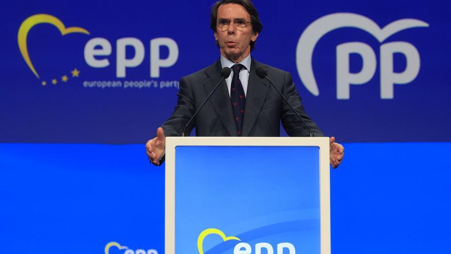 Aznar carga contra Sánchez y pide ante Von der Leyen que Bruselas actúe «para asegurar el Estado de derecho» en España