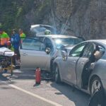 Evacuados al HUCA los tres heridos en un accidente entre dos turismos en Belmonte de Miranda