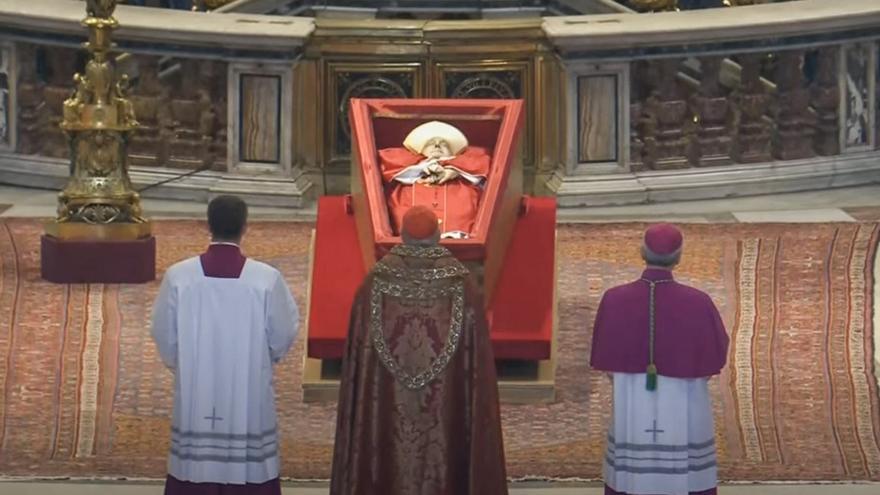En directo | Última hora de la capilla ardiente, féretro, cónclave y candidatos a suceder al papa Francisco