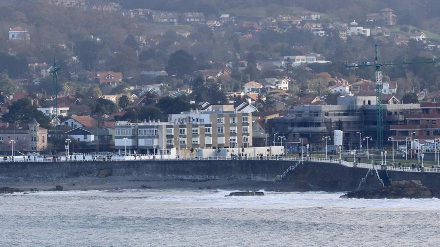 Hallan muerta a una mujer en la playa del Rinconín (Gijón)