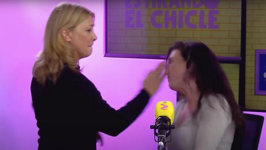 Amparo Larrañaga le pega un bofetón a Victoria Martín durante una entrevista de ‘Estirando el chicle’