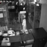 La Policía italiana sorprende ‘in fraganti’ a dos ladrones de joyería en pleno robo